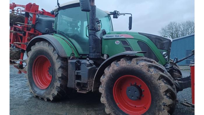 Used Fendt 724 Vario S4 tractor